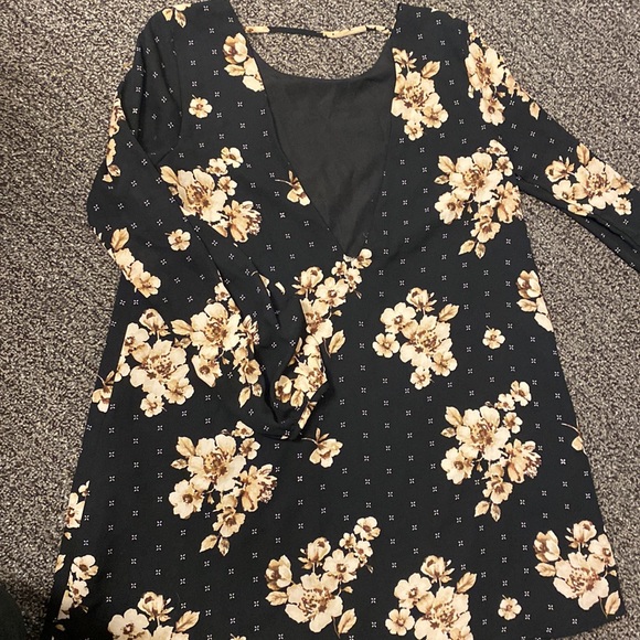Black floral, open back shift dress - Picture 2 of 4